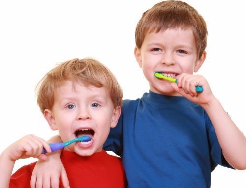 Aparición de la primera dentición o dientes de leche