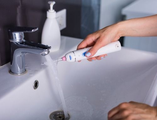 ¿Cómo utilizar un irrigador oral?